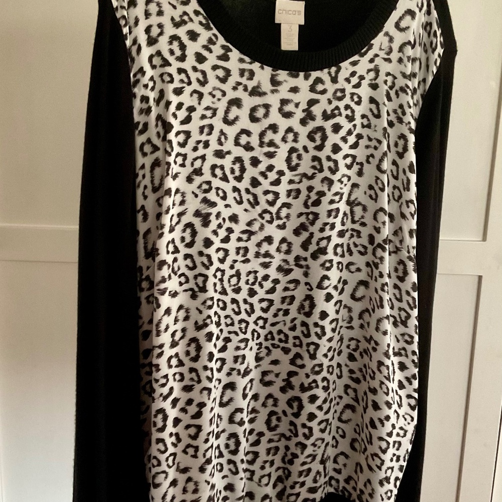 BLACK & WHITE ANIMAL PRINT TOP CHICO’S SIZE 3 14/16 NWOT
